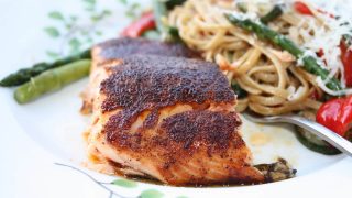 Healthy Broiled Salmon With Sweet Spicy Rub Aggie S Kitchen