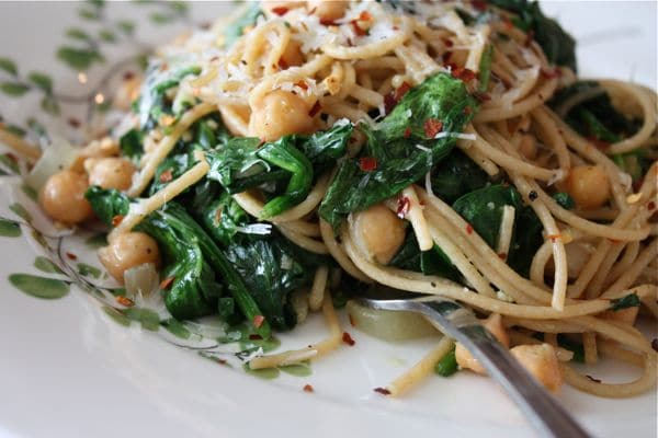 Whole Wheat Spaghetti with Sauteed Chickpeas and Spinach