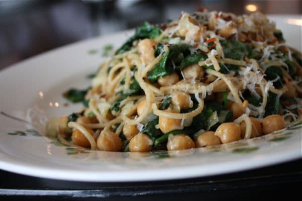 Whole Wheat Spaghetti with Sauteed Chickpeas and Spinach