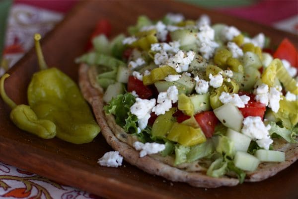 greek salad & hummus pita pizza