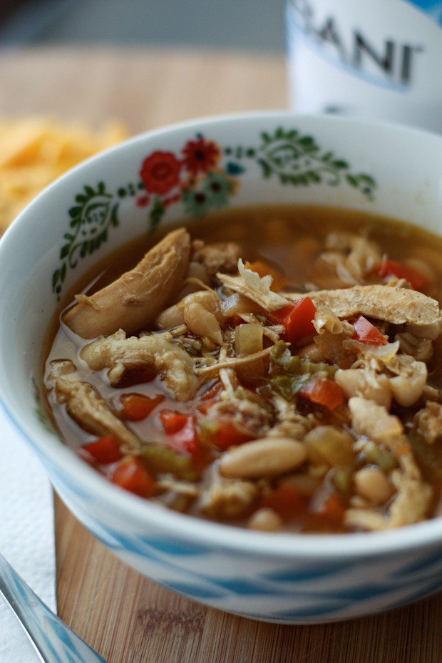 Slow Cooker Chicken and White Bean Soup with Quinoa