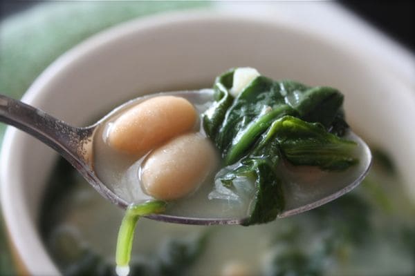 Healthy Spinach and White Bean Soup | AggiesKitchen.com