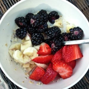 Healthy Breakfast Idea: Refrigerator Oats with Berries and Bananas