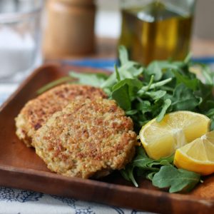 20 Minute Healthy Meal: Salmon-Quinoa Cakes | AggiesKitchen.com