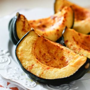 Enjoy seasonal acorn squash simply roasted and seasoned well with smoked paprika. Looks great on a plate and is good for you!