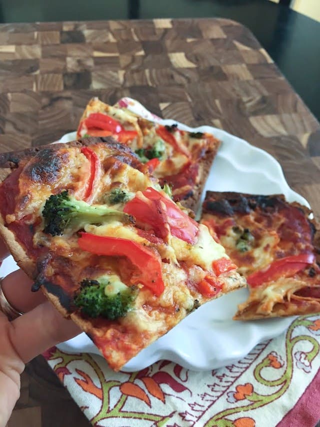 Chicken, Broccoli and Red Pepper Flatbread Pizza || Aggie's Kitchen