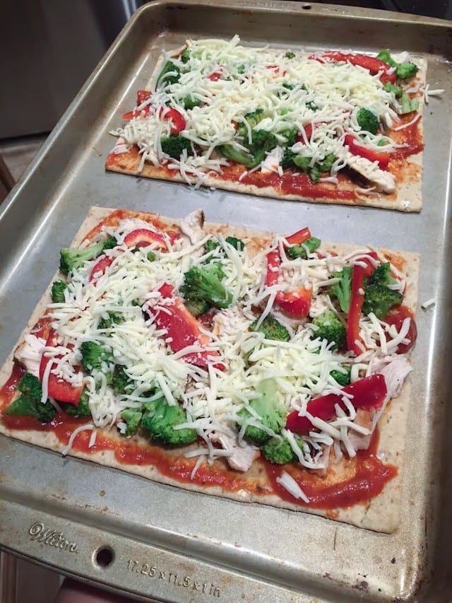 Chicken, Broccoli and Red Pepper Flatbread || Aggie's Kitchen