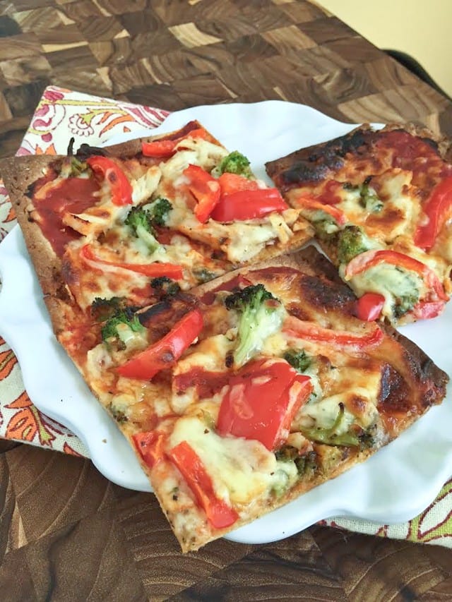 Chicken, Broccoli and Red Pepper Flatbread || Aggie's Kitchen