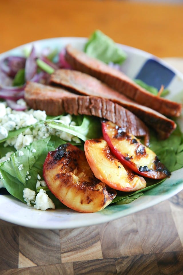 Steak Spinach Salad with Grilled Peaches and Red Onion