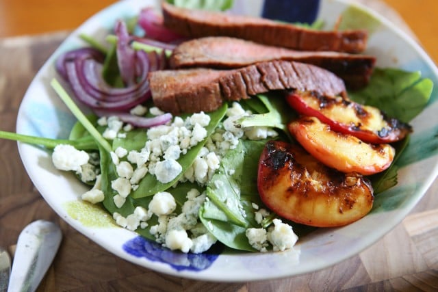 Steak Spinach Salad with Grilled Peaches and Red Onion