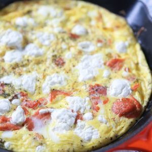 Inspired by a smoked salmon quiche, this smoked salmon frittata with goat cheese and dill is lighter and so easy to make!