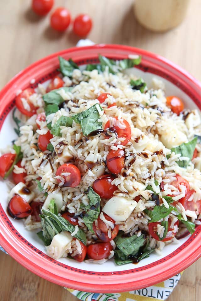 This Caprese Rice Salad recipe is bursting with fresh flavors! Great side dish for grilled meats or double the recipe to take to a barbecue or picnic. 