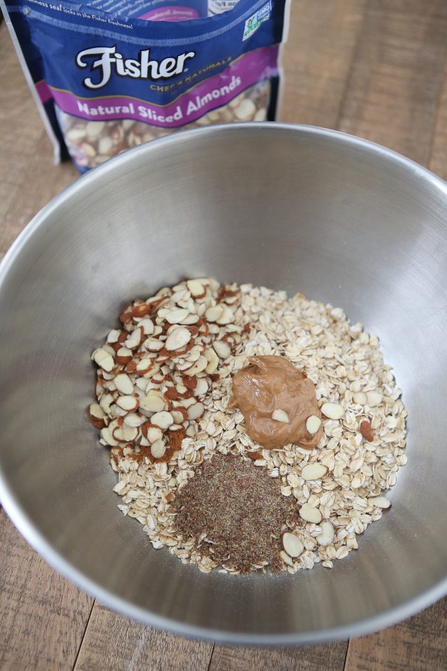 Strawberry Almond Oatmeal Bites make great on-the-go breakfasts or snacks, especially for your little ones! Recipe via aggieskitchen.com #ThinkFisher