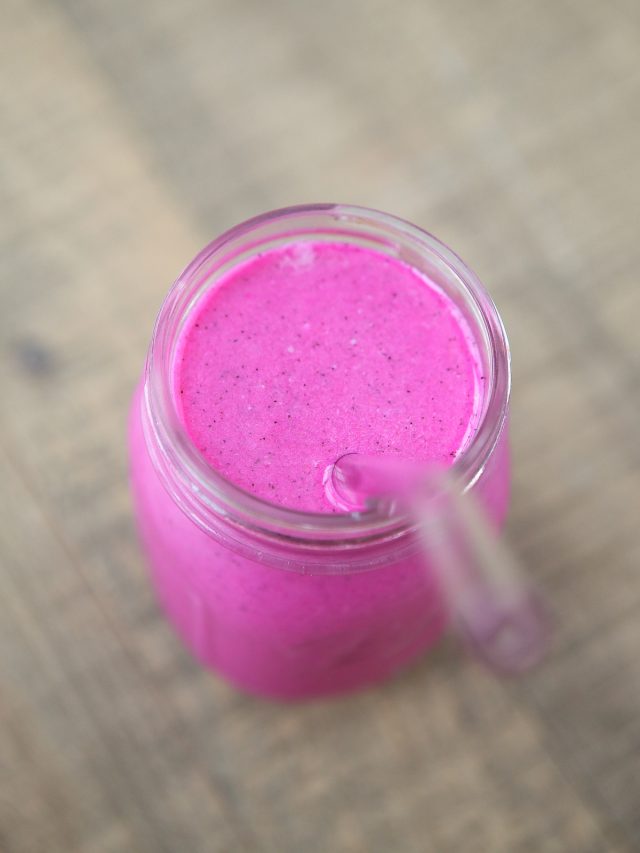 Give your body a boost of nutrition and hydration with this gorgeous Dragon Fruit Smoothie. 