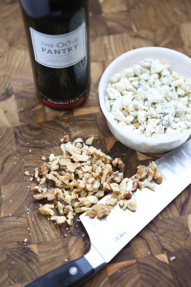 Add this Roasted Asparagus with Balsamic, Gorgonzola and Walnuts to your spring menus! 