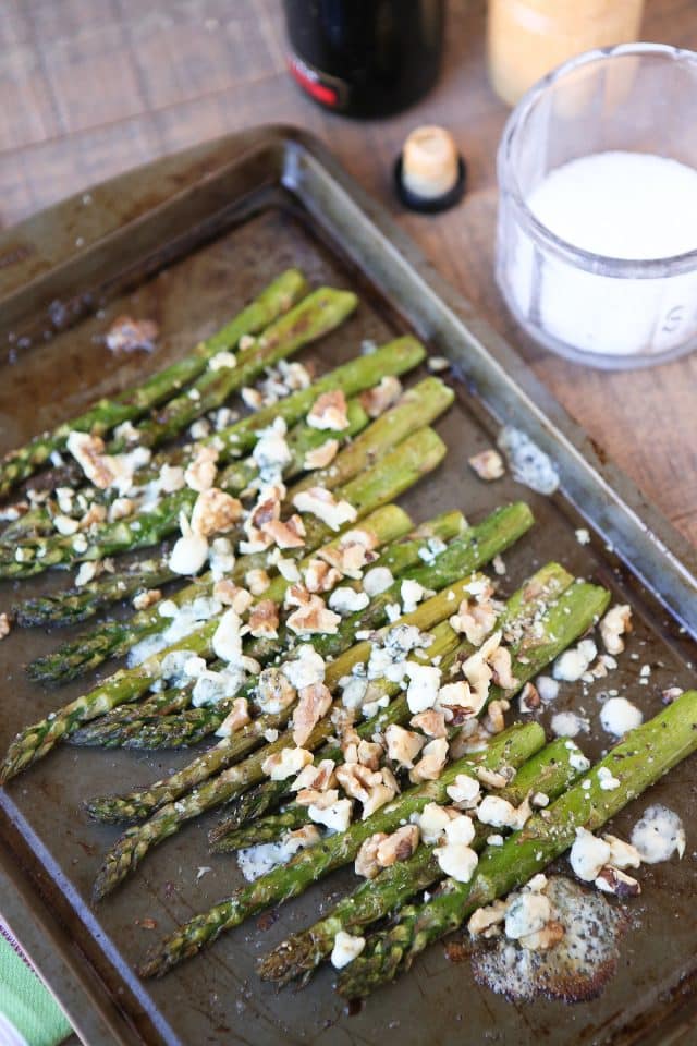 Add this Roasted Asparagus with Balsamic, Gorgonzola and Walnuts to your spring menus!