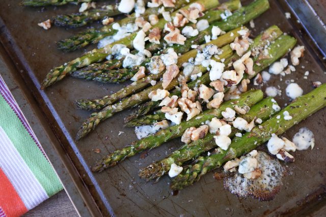 Add this Roasted Asparagus with Balsamic, Gorgonzola and Walnuts to your spring menus! 