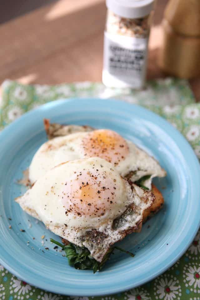 Get a serving of spinach in the first meal of your day with this Spinach and Egg Breakfast Toast! It's packed with protein and good carbs so it will keep you full all morning.